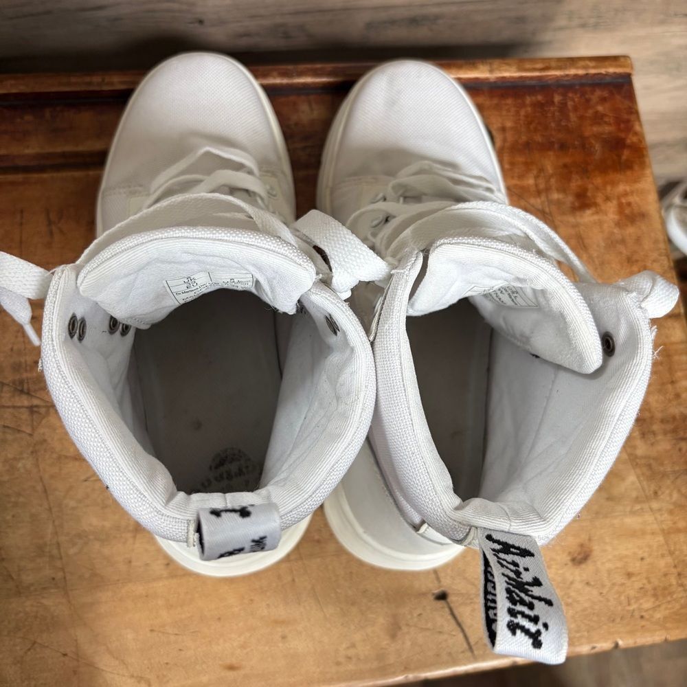 Dr. Martens White High-Top Boots Women's sz 8 preworn see pix for blemishes - Picture 6 of 15